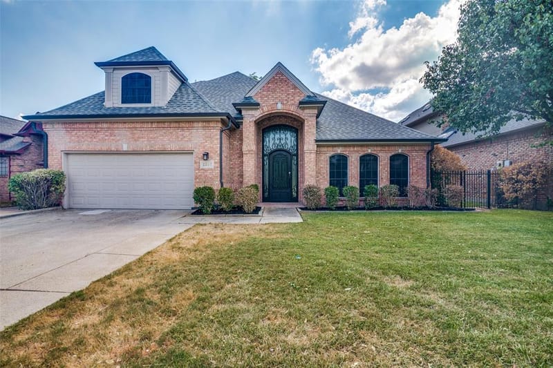 2907 Bluffview Drive, Garland TX 75043 - Photo 2
