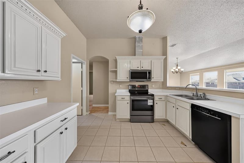 501 Roundrock Lane, Fort Worth TX 76140 - Photo 7