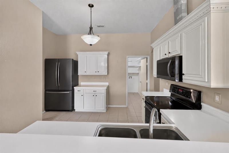 501 Roundrock Lane, Fort Worth TX 76140 - Photo 10