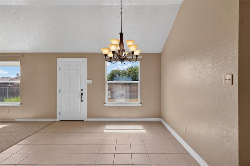 501 Roundrock Lane, Fort Worth TX 76140 - Photo 11