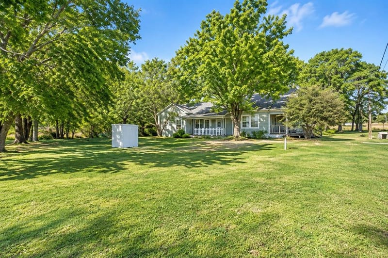 708 E Pine Street, Edgewood TX 75117 - Photo 3