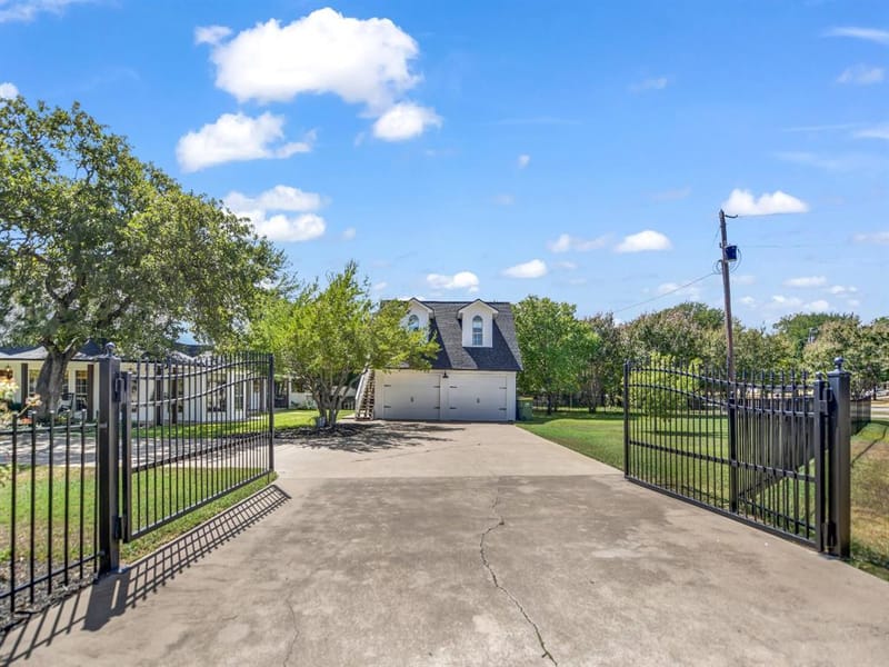 105 Mariah Drive, Weatherford TX 76087 - Photo 2