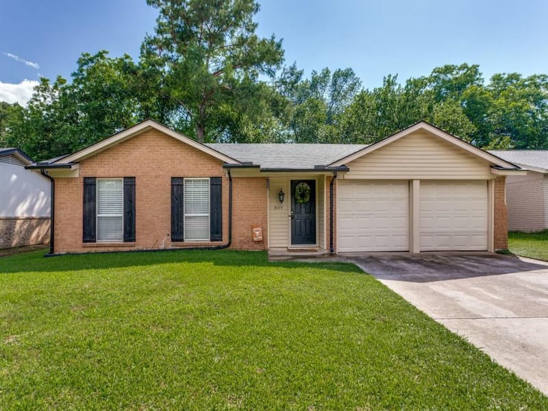 809 Meadowlark Drive, Mansfield TX 76063