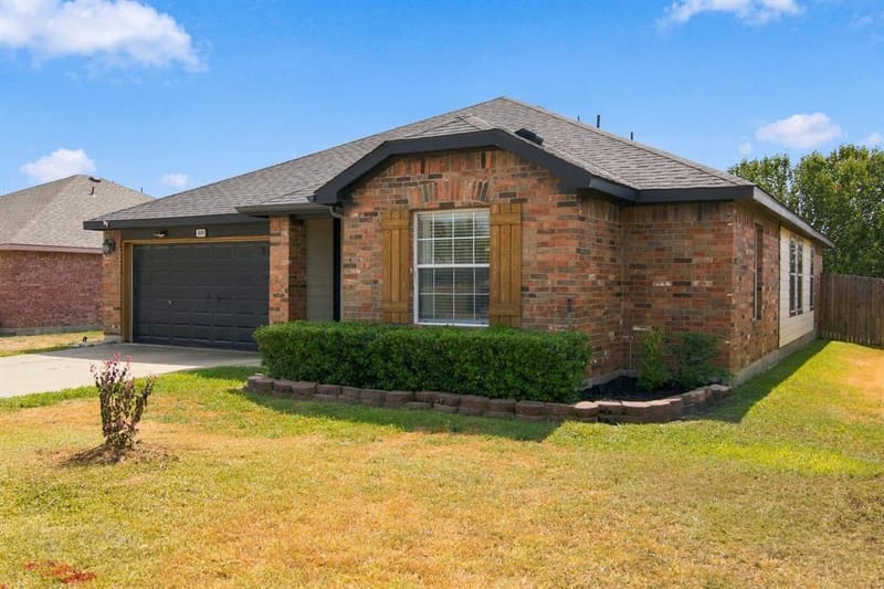 849 Canyon Cove Drive, Burleson TX 76028 - Photo 2