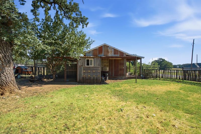 311 Dennis Road, Lipan TX 76462 - Photo 28