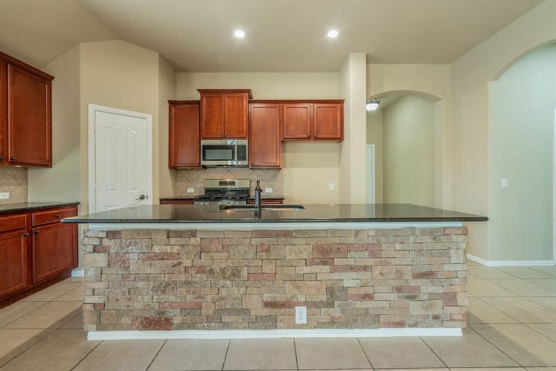 712 Cheryl Street, Crowley TX 76036 - Photo 7