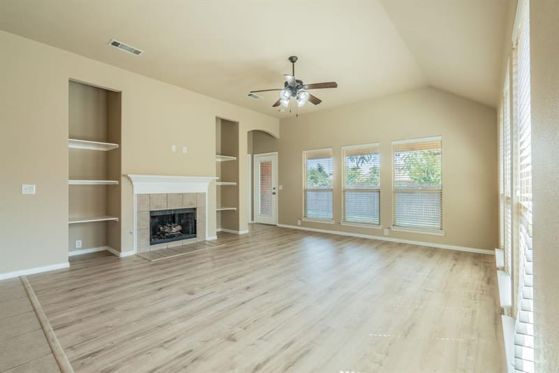 712 Cheryl Street, Crowley TX 76036 - Photo 3