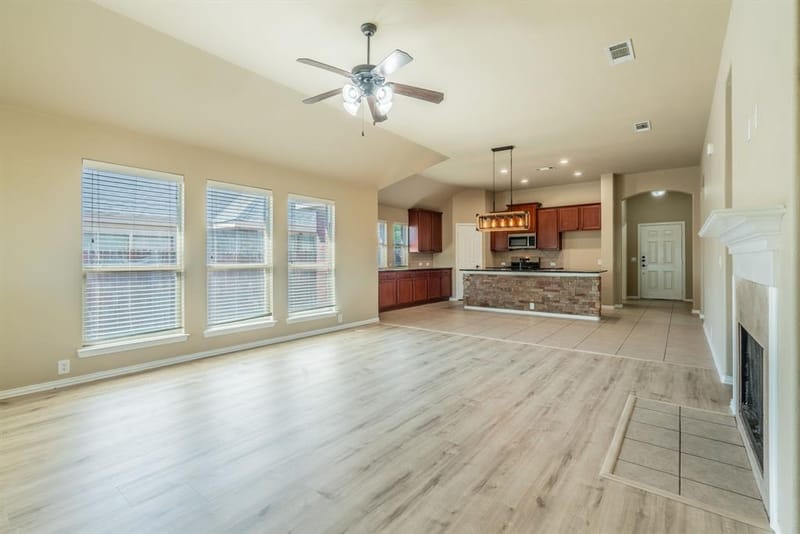 712 Cheryl Street, Crowley TX 76036 - Photo 5