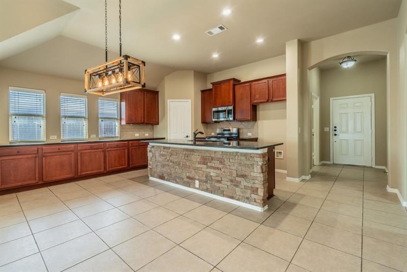 712 Cheryl Street, Crowley TX 76036 - Photo 8