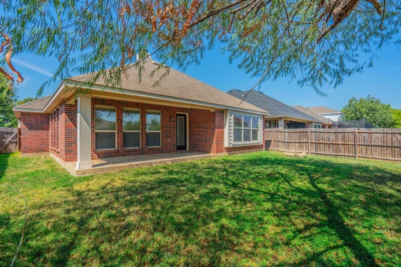 712 Cheryl Street, Crowley TX 76036 - Photo 25