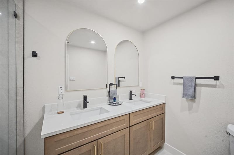 3225 Collins Boulevard, Garland TX 75044 - Photo 21