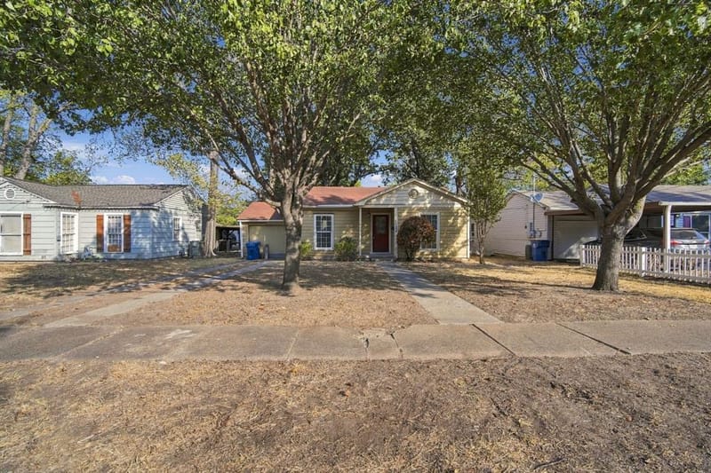 1524 Maplewood Avenue, Corsicana TX 75110 - Photo 2