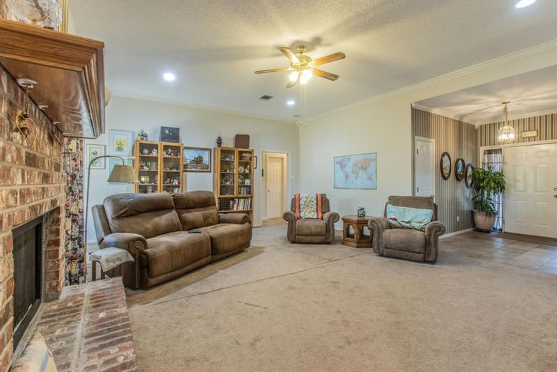 704 Saratoga Drive, Robinson TX 76706 - Photo 2