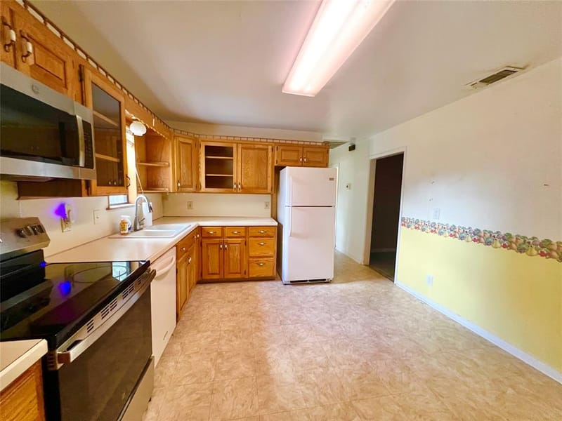 502 N Sixth Street, Bangs TX 76823 - Photo 6