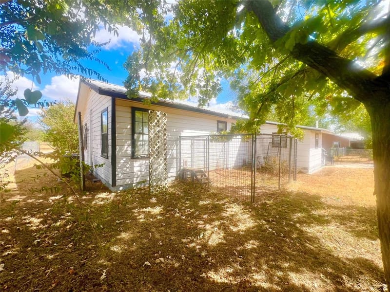502 N Sixth Street, Bangs TX 76823 - Photo 26