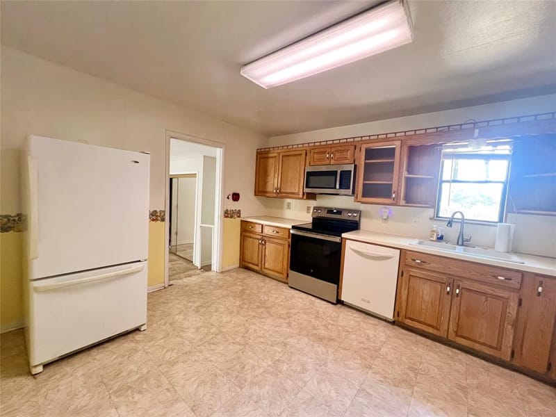 502 N Sixth Street, Bangs TX 76823 - Photo 7