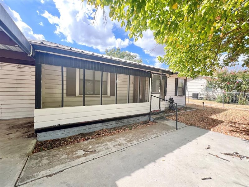 502 N Sixth Street, Bangs TX 76823 - Photo 3