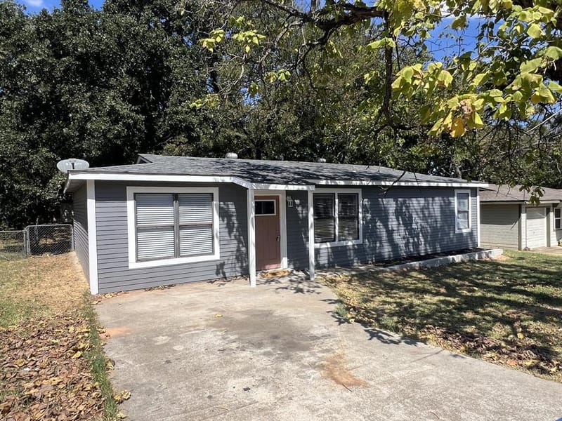 725 E Main Street, Denison TX 75021 - Photo 2