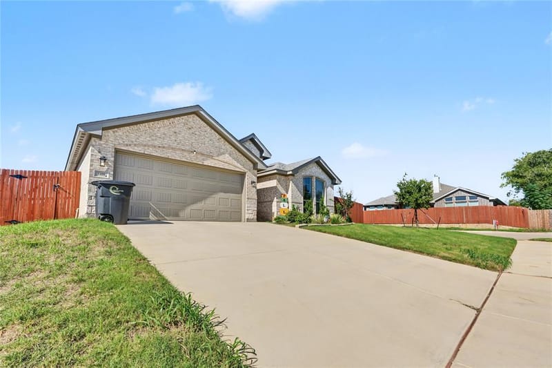 1400 Quail Creek Drive, Cleburne TX 76033 - Photo 3