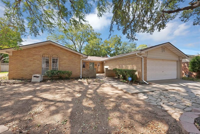 2004 Stefani Court, Arlington TX 76013 - Photo 2