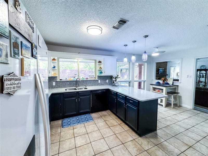 4805 Bonneville Drive, Arlington TX 76016 - Photo 12