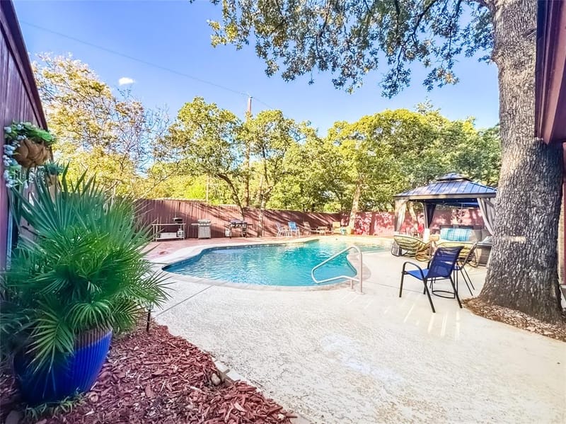 4805 Bonneville Drive, Arlington TX 76016 - Photo 7