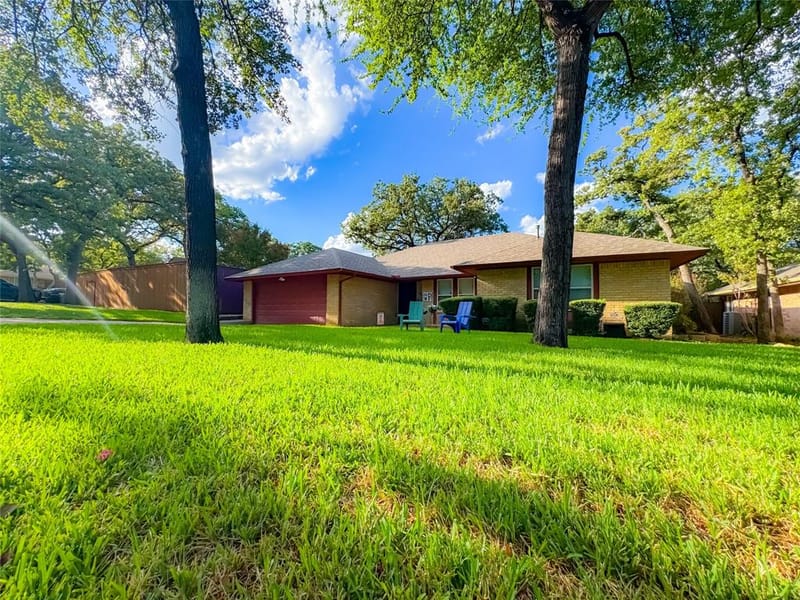 4805 Bonneville Drive, Arlington TX 76016 - Photo 4