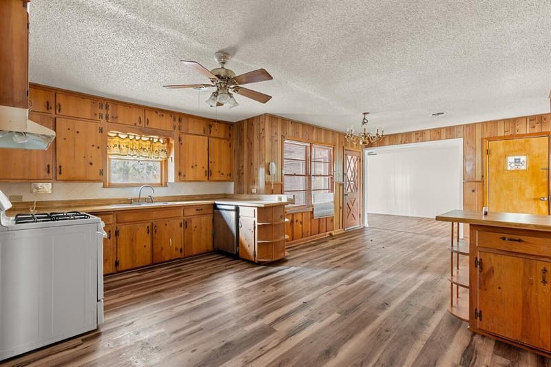 3300 Wynmore Drive, Waco TX 76706 - Photo 3