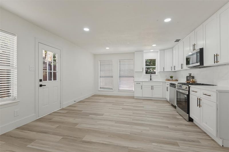 2212 Piedmont Street, Irving TX 75061 - Photo 5