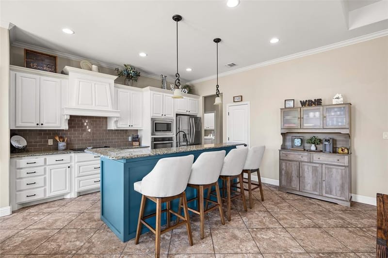 2825 Willow Ridge Circle, Granbury TX 76049 - Photo 9