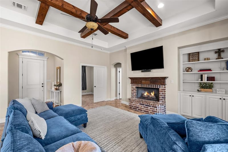 2825 Willow Ridge Circle, Granbury TX 76049 - Photo 8