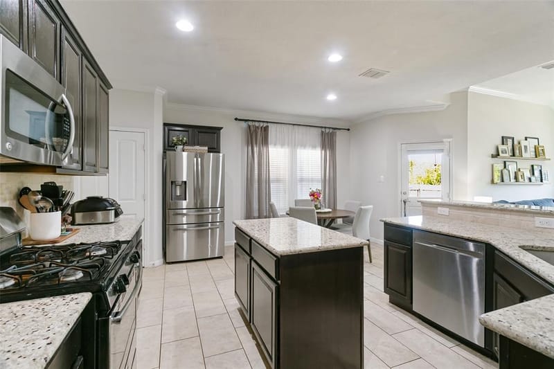 11704 Hamptonbrook Drive, McKinney TX 75071 - Photo 6