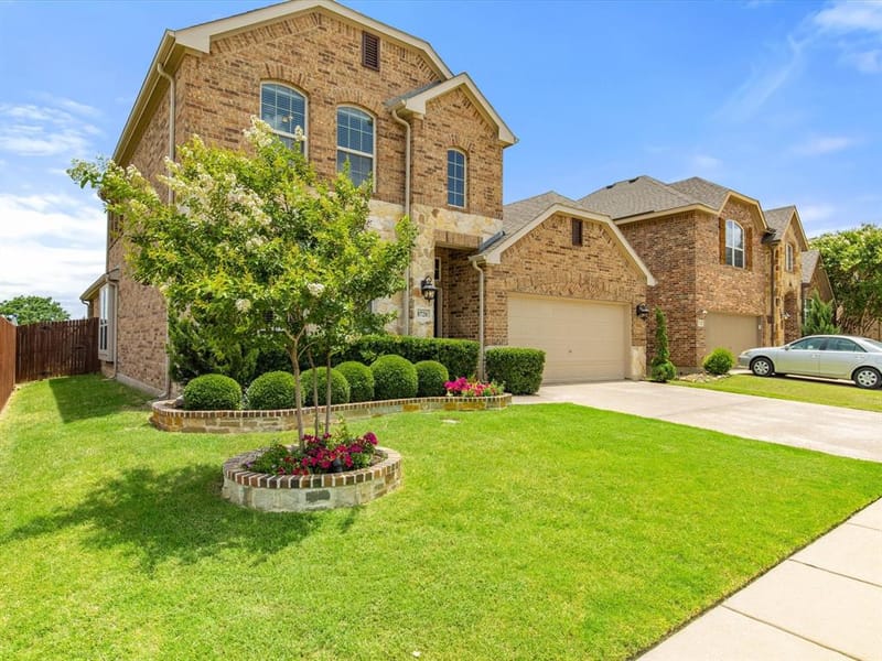 8720 Devonshire Drive, Fort Worth TX 76131 - Photo 2