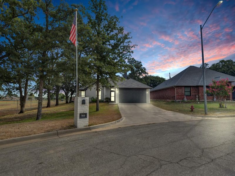 780 Stribling Circle, Azle TX 76020