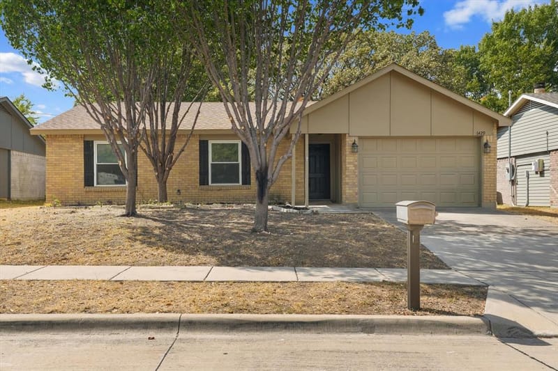 6429 Yarmouth Avenue, North Richland Hills TX 76182