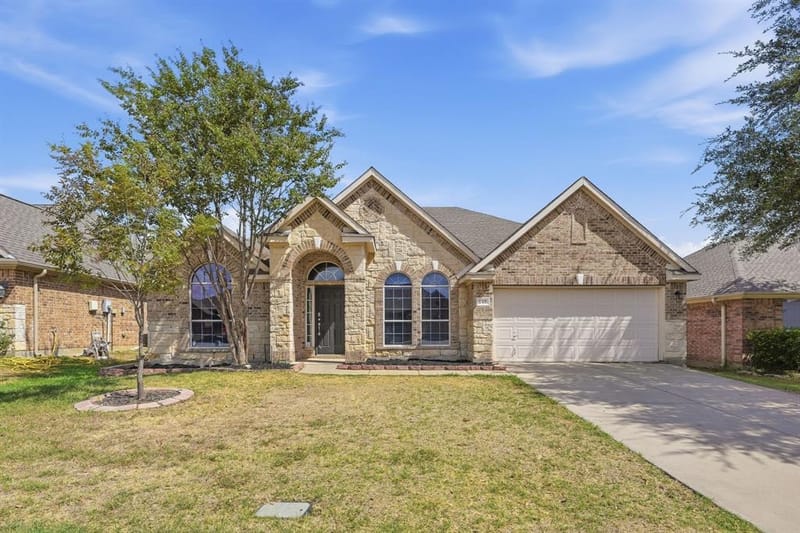 240 Cedar Crest Drive, Justin TX 76247