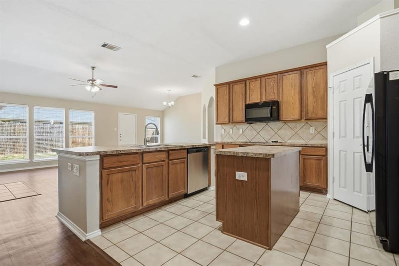 240 Cedar Crest Drive, Justin TX 76247 - Photo 9