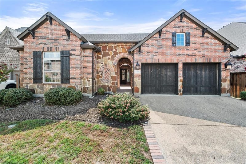 1108 Ivy Charm Way, Arlington TX 76005 - Photo 2