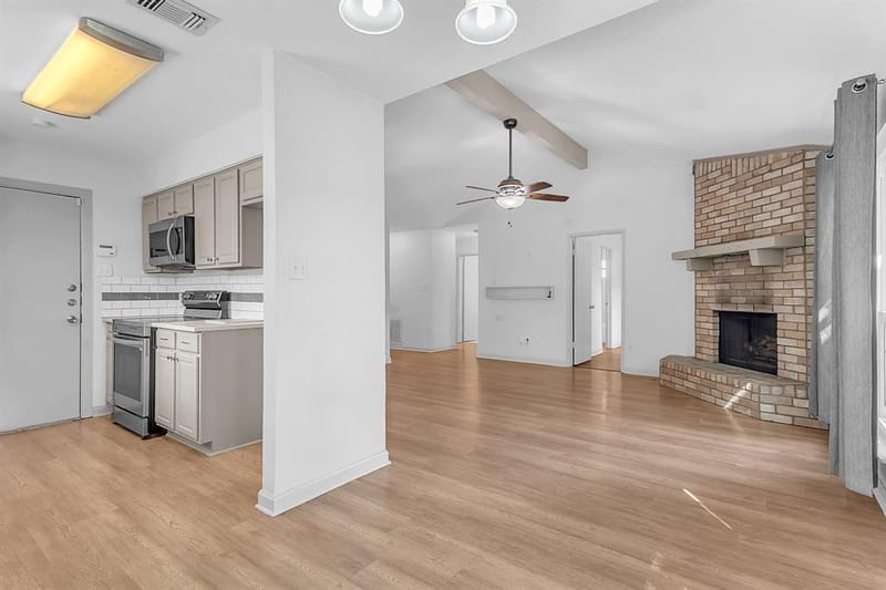 6217 Springwood Drive, Arlington TX 76001 - Photo 6