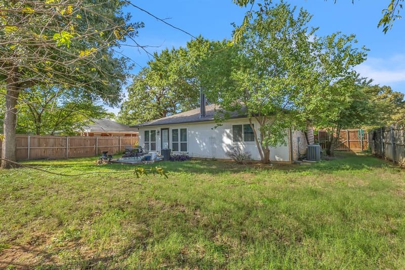 6217 Springwood Drive, Arlington TX 76001 - Photo 17