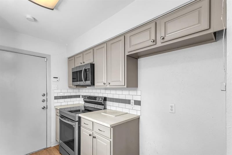 6217 Springwood Drive, Arlington TX 76001 - Photo 9