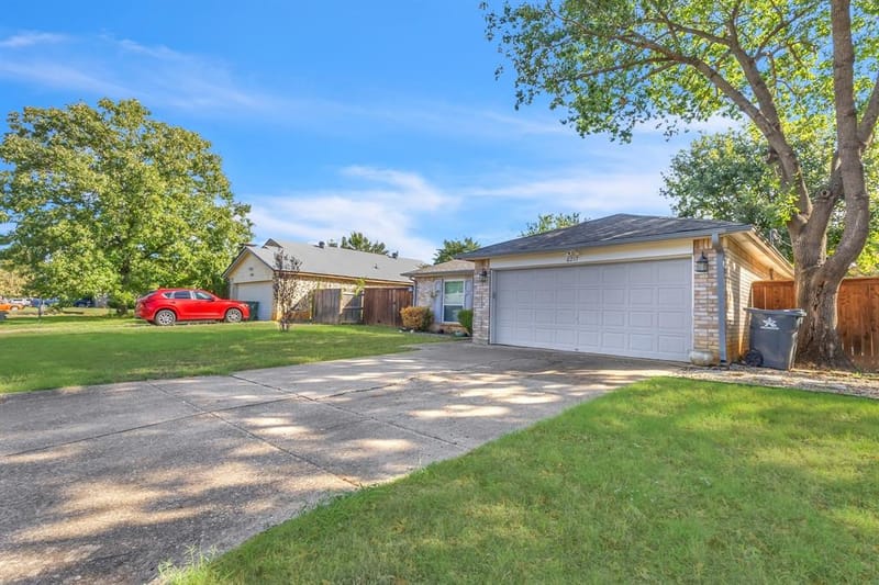 6217 Springwood Drive, Arlington TX 76001 - Photo 18