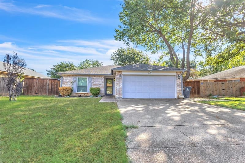 6217 Springwood Drive, Arlington TX 76001 - Photo 19