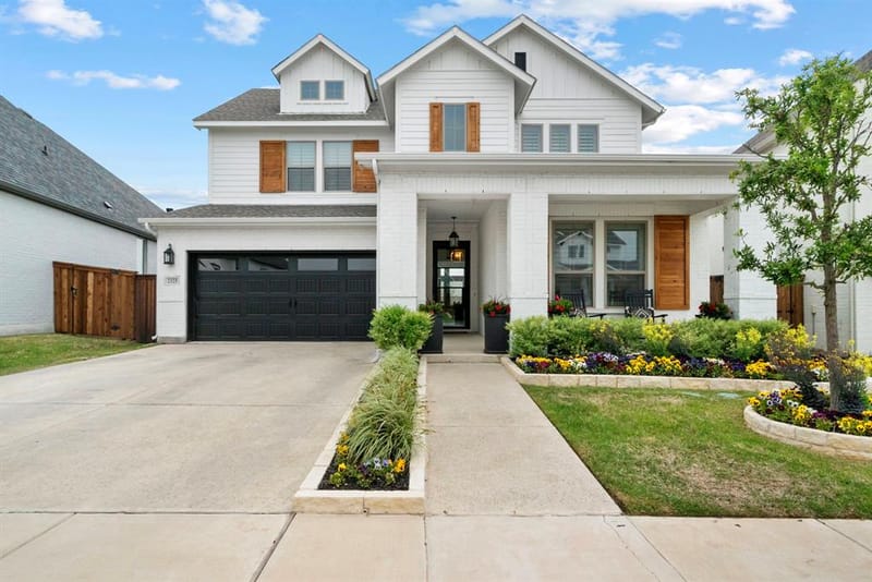 2325 Offerande Drive, Fort Worth TX 76008