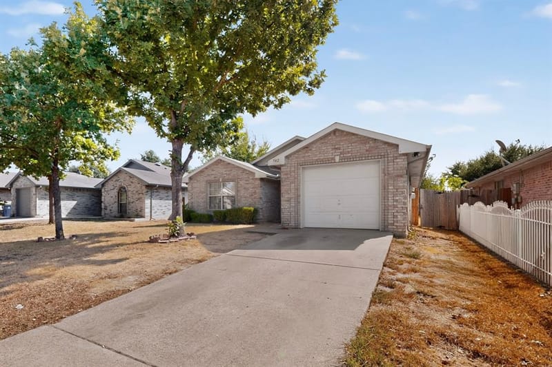 942 Algonquin Drive, Dallas TX 75217 - Photo 2