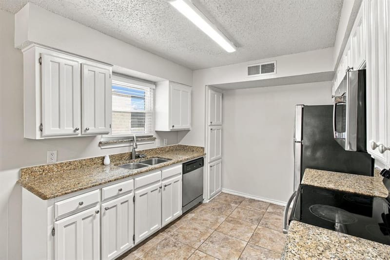 4807 Crestmont Court, Arlington TX 76017 - Photo 13