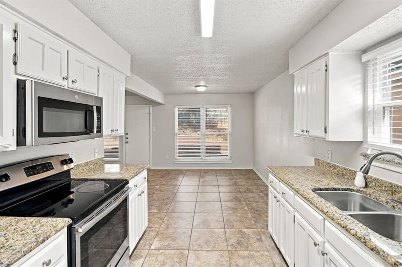 4807 Crestmont Court, Arlington TX 76017 - Photo 12