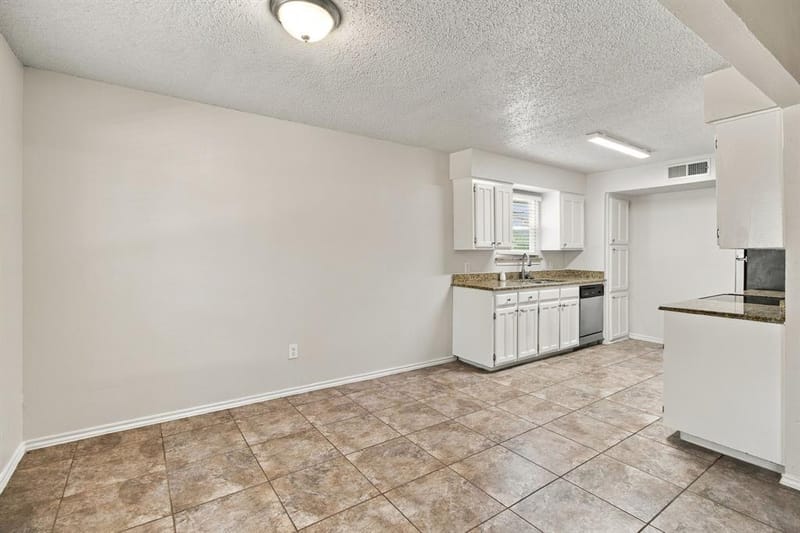 4807 Crestmont Court, Arlington TX 76017 - Photo 7