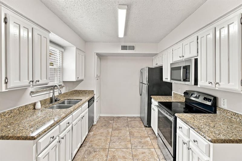 4807 Crestmont Court, Arlington TX 76017 - Photo 10
