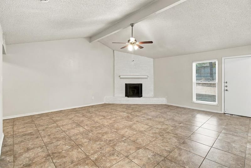 4807 Crestmont Court, Arlington TX 76017 - Photo 4